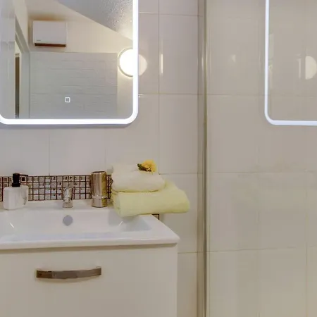 Apartment Superbe 20m2 *